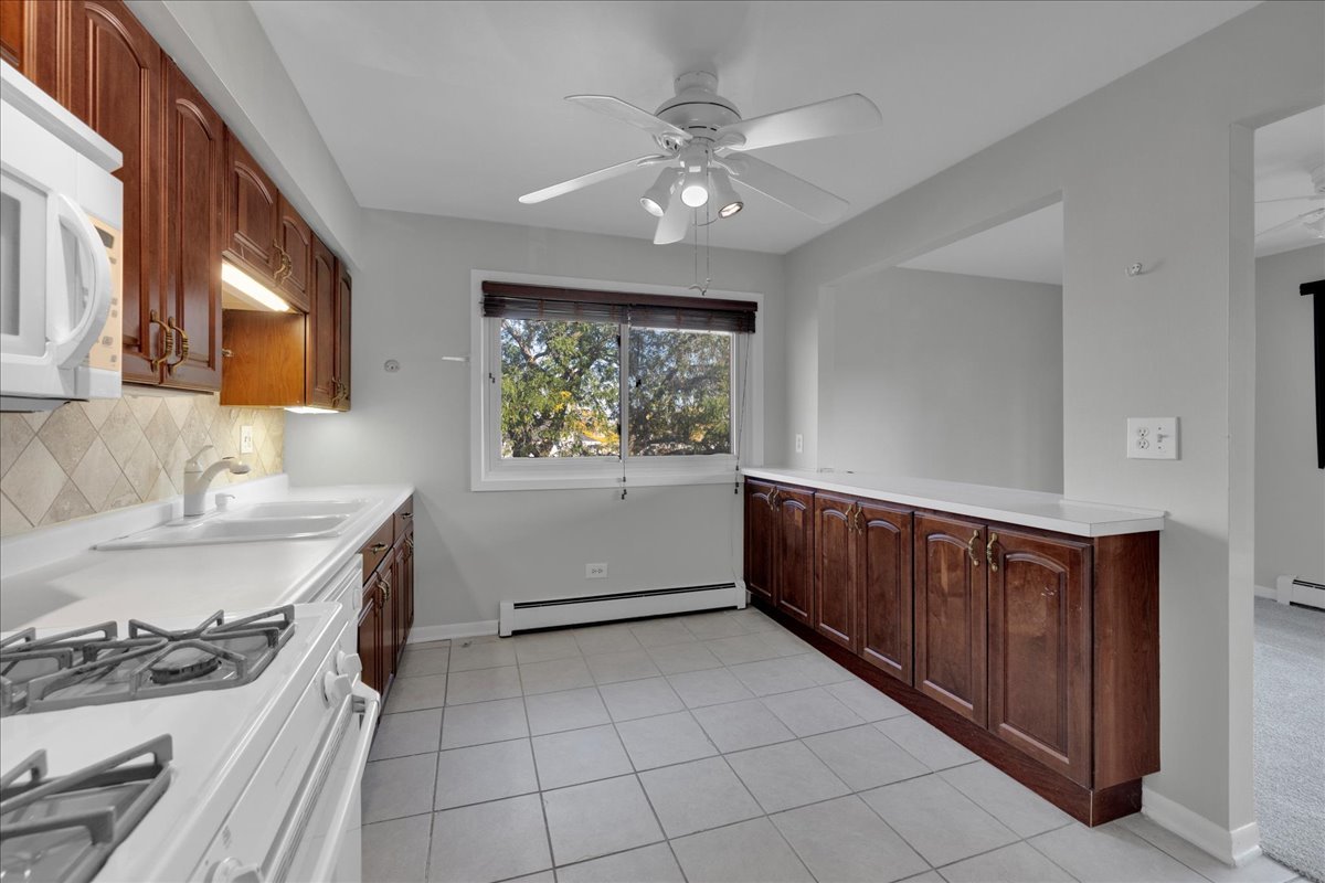 25 E Palatine Road #303, Arlington Heights, IL 60004