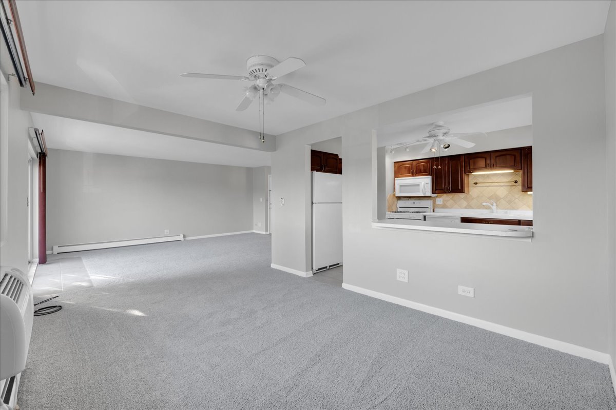 25 E Palatine Road #303, Arlington Heights, IL 60004