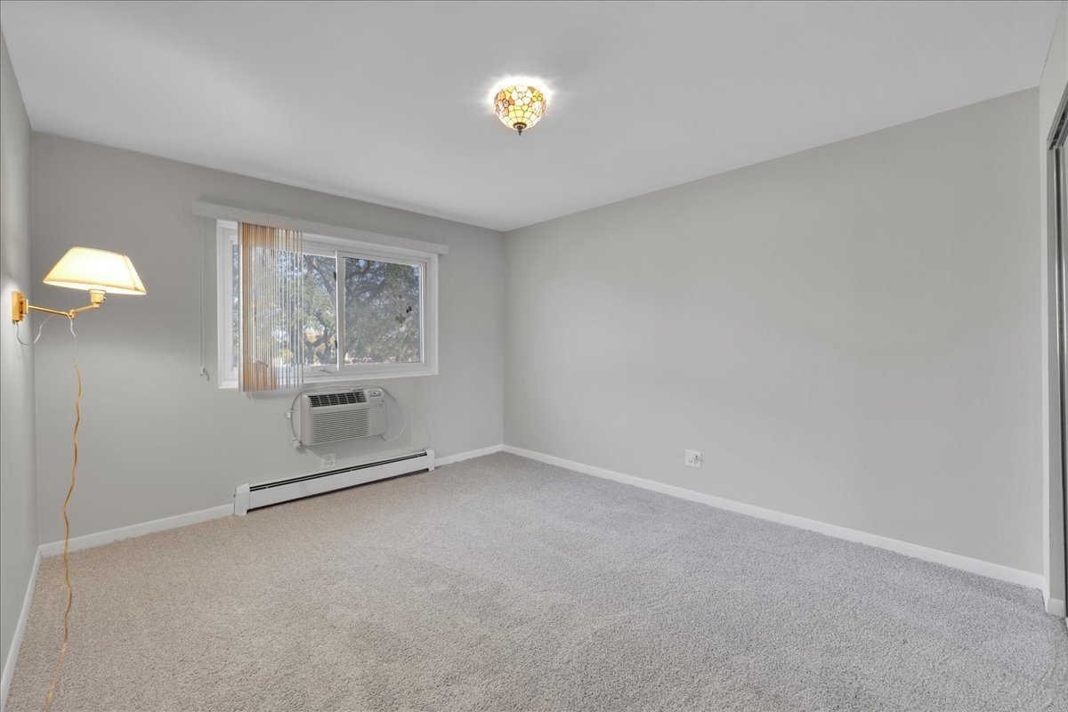 25 E Palatine Road #303, Arlington Heights, IL 60004