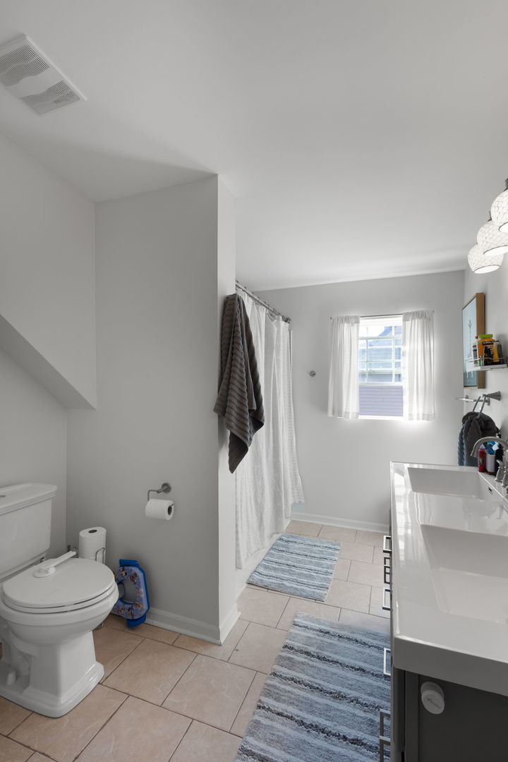 231 E Berkshire Avenue, Lombard, IL 60148