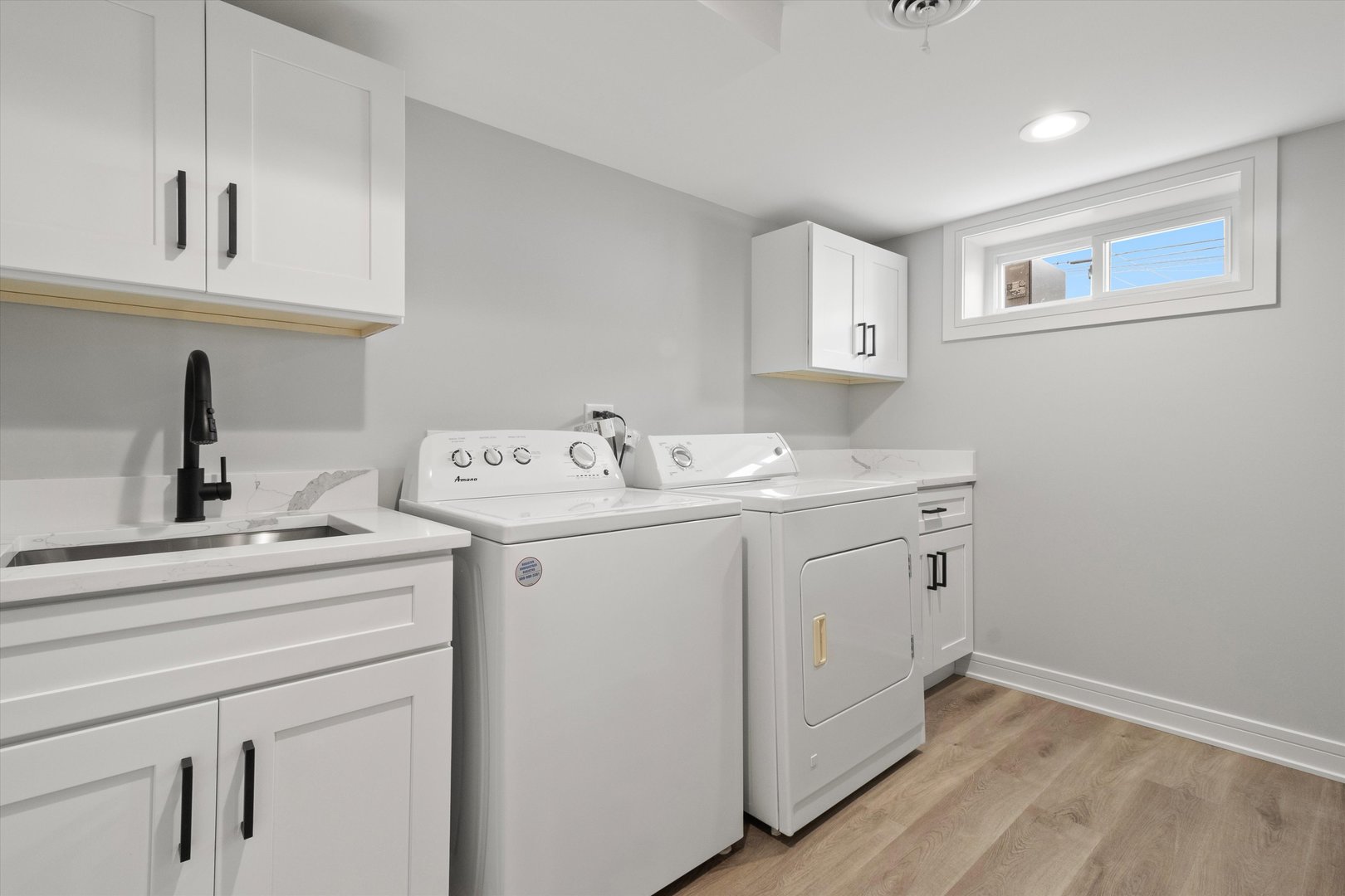 8804 S Fairfield Avenue, Evergreen Park, IL 60805