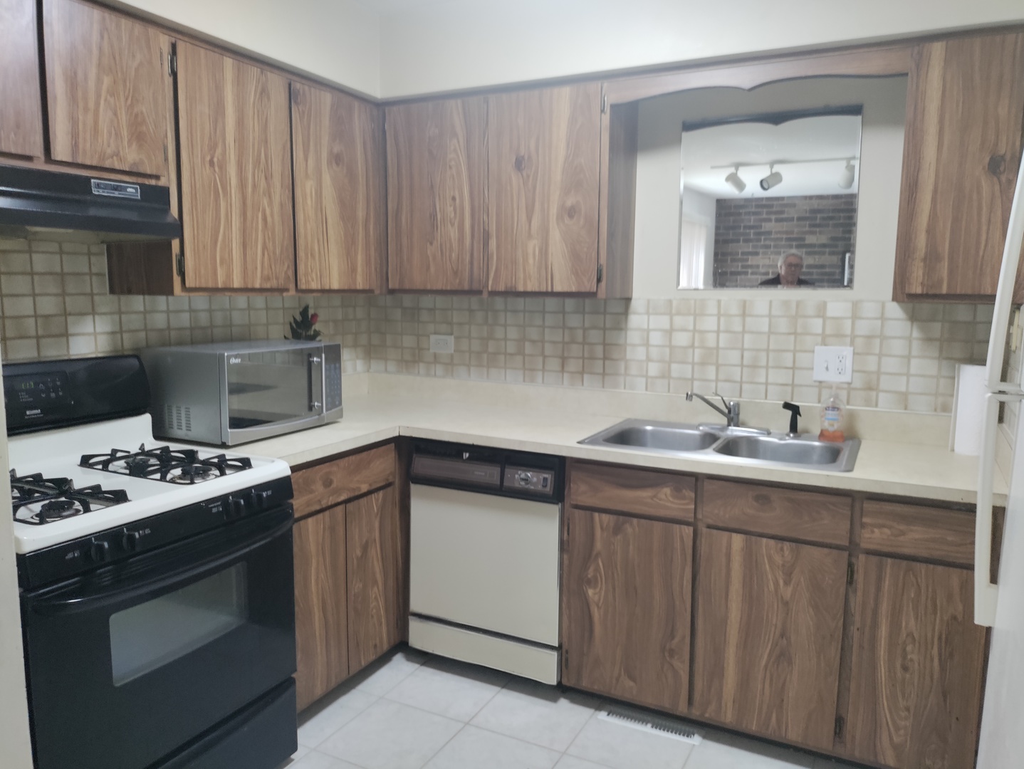 15804 Laramie Avenue #4, Oak Forest, IL 60452