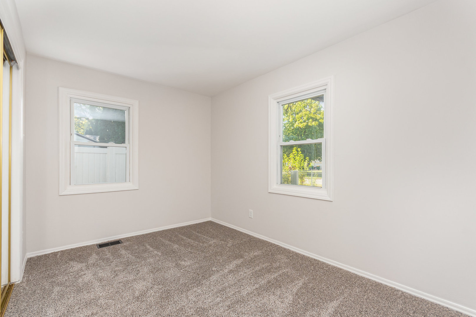 305 Luana Road, Joliet, IL 60433