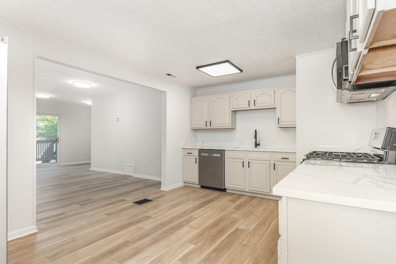 305 Luana Road, Joliet, IL 60433