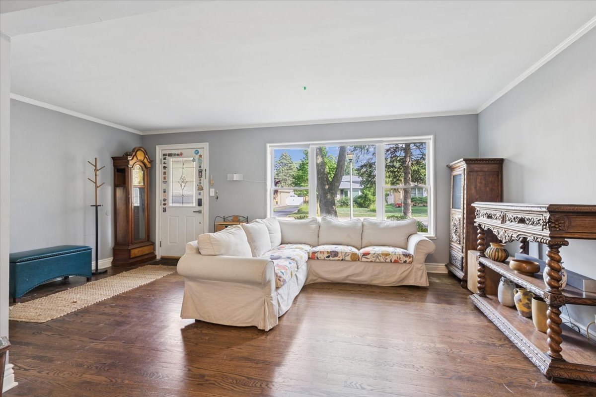 430 S Dryden Place, Arlington Heights, IL 60005