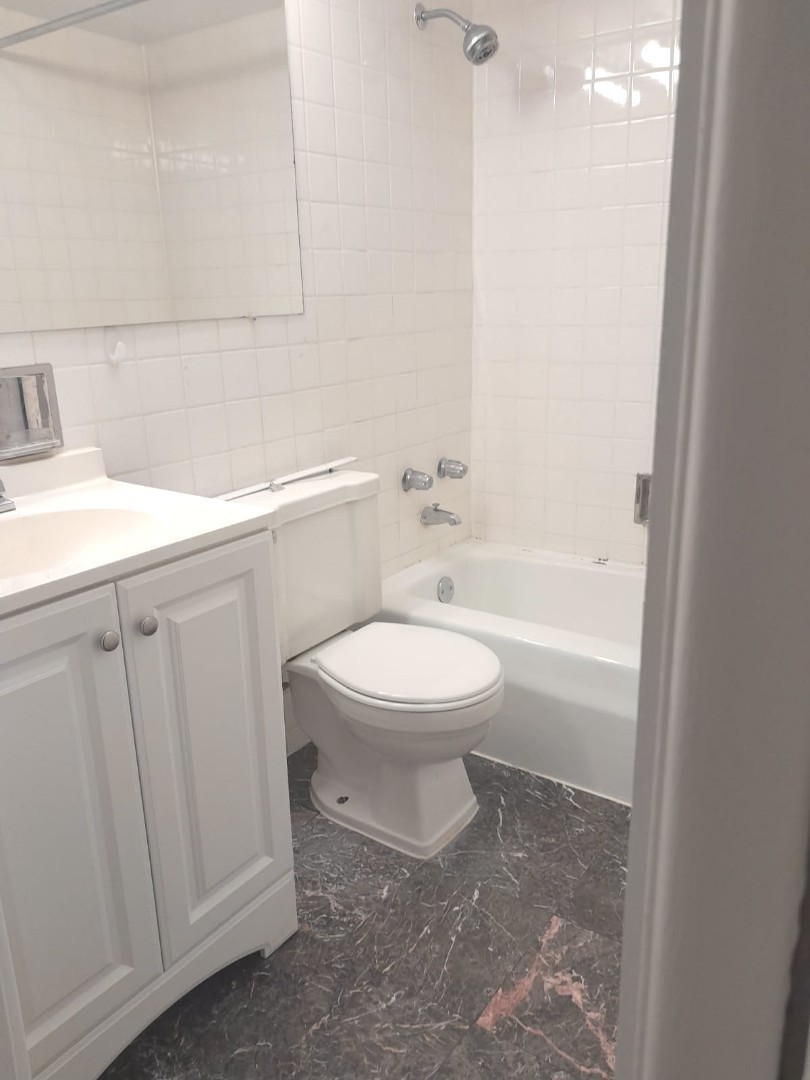 540 W Roscoe Street #273, Chicago, IL 60657