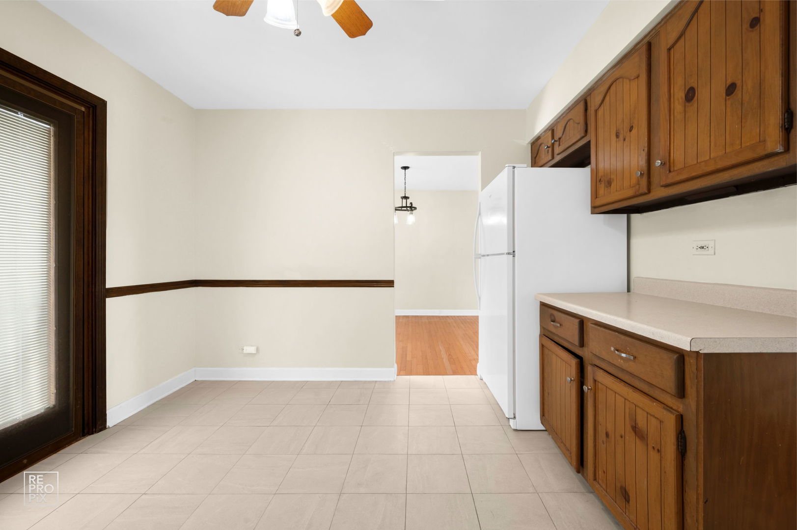 1033 S Warwick Circle, Hoffman Estates, IL 60169