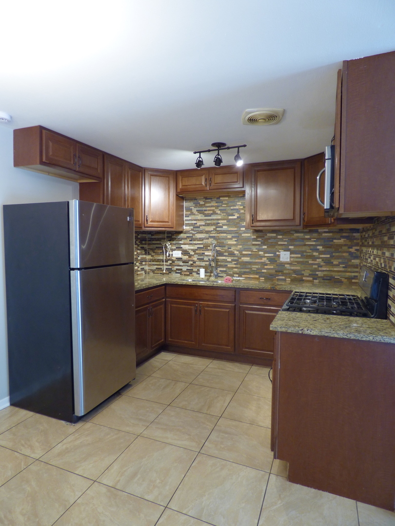1321 Yarmouth Court, Schaumburg, IL 60193