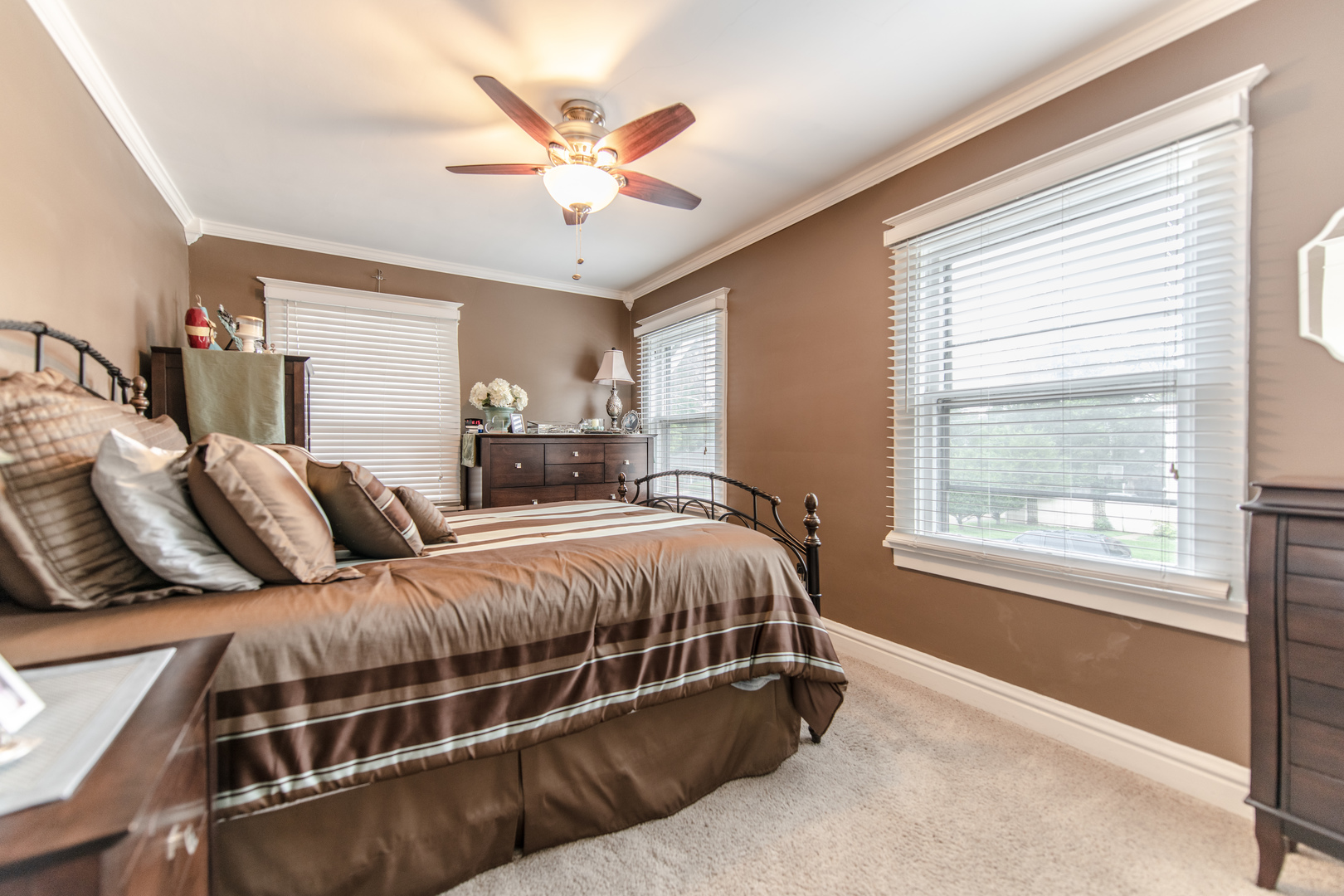 911 Richmond Street, Joliet, IL 60435