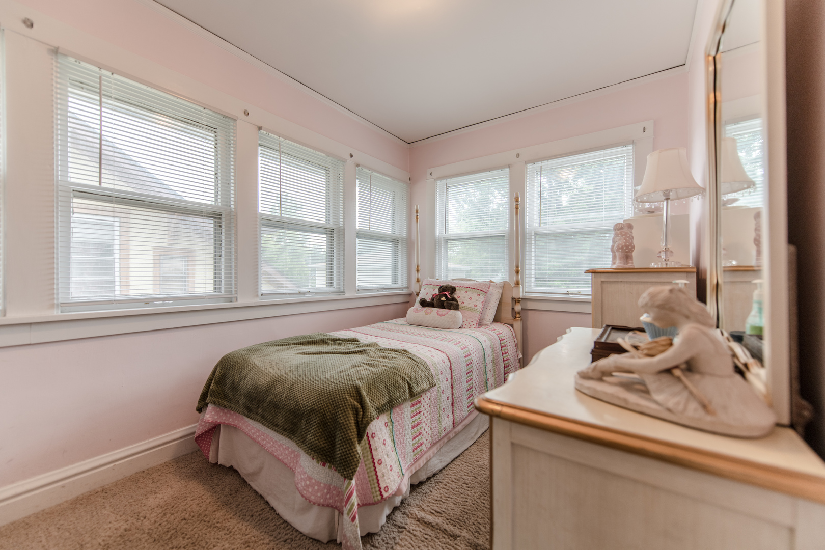 911 Richmond Street, Joliet, IL 60435