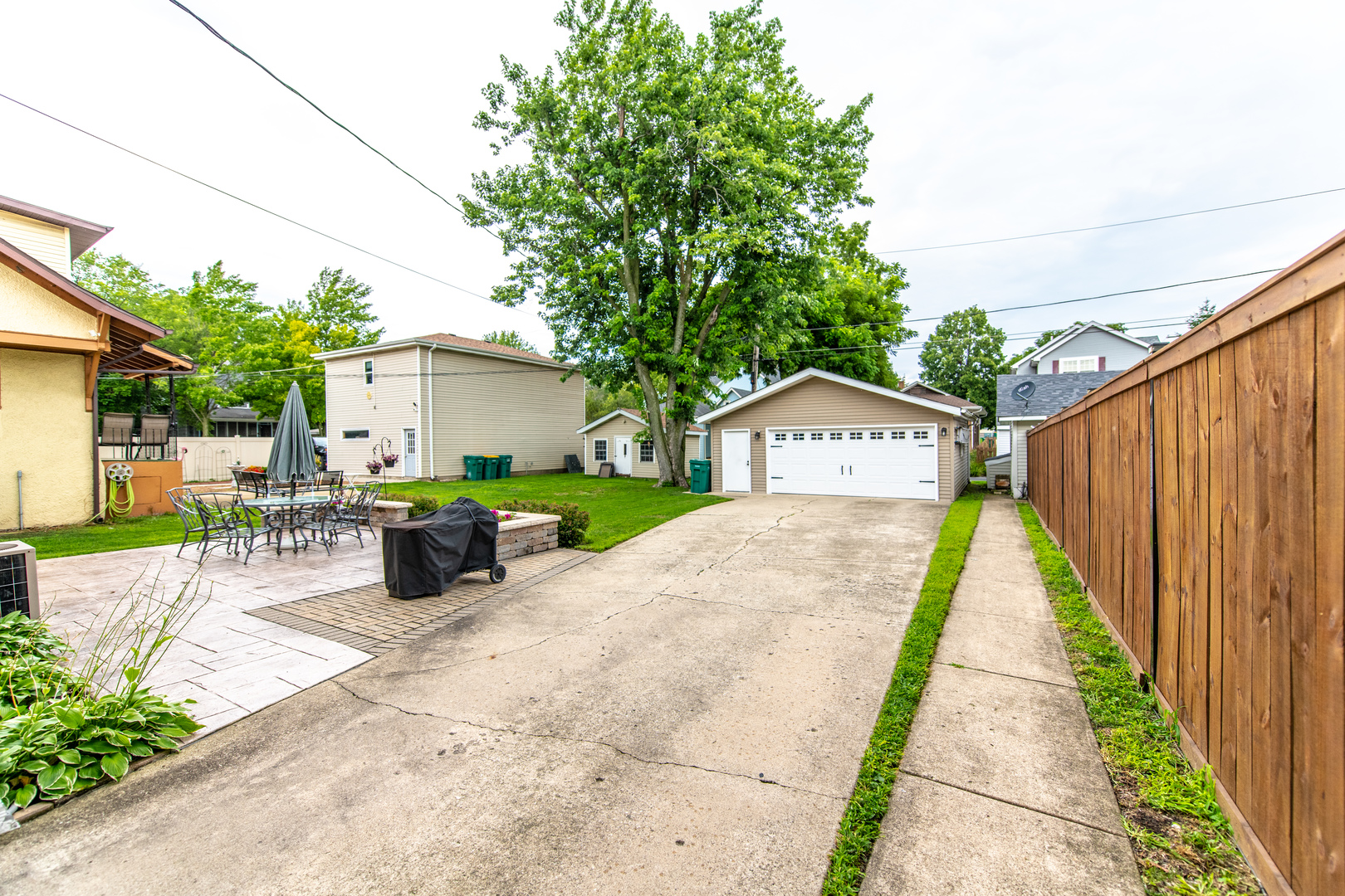 911 Richmond Street, Joliet, IL 60435