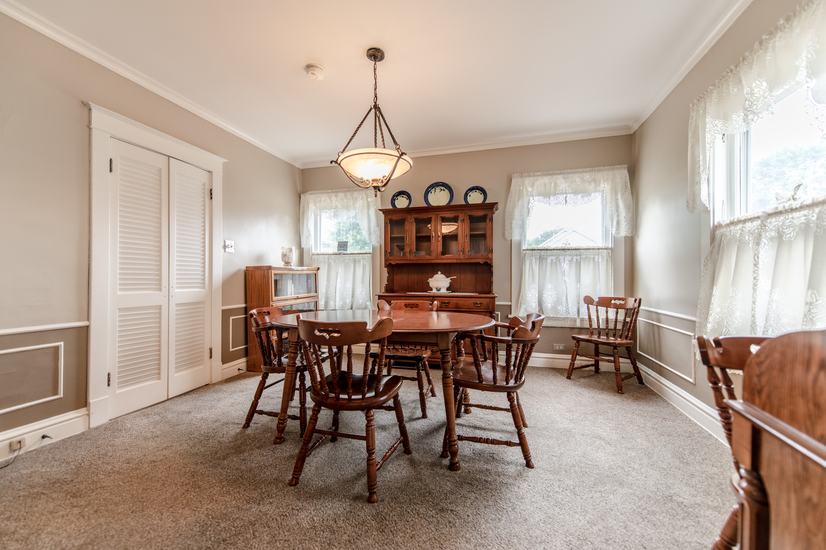 911 Richmond Street, Joliet, IL 60435