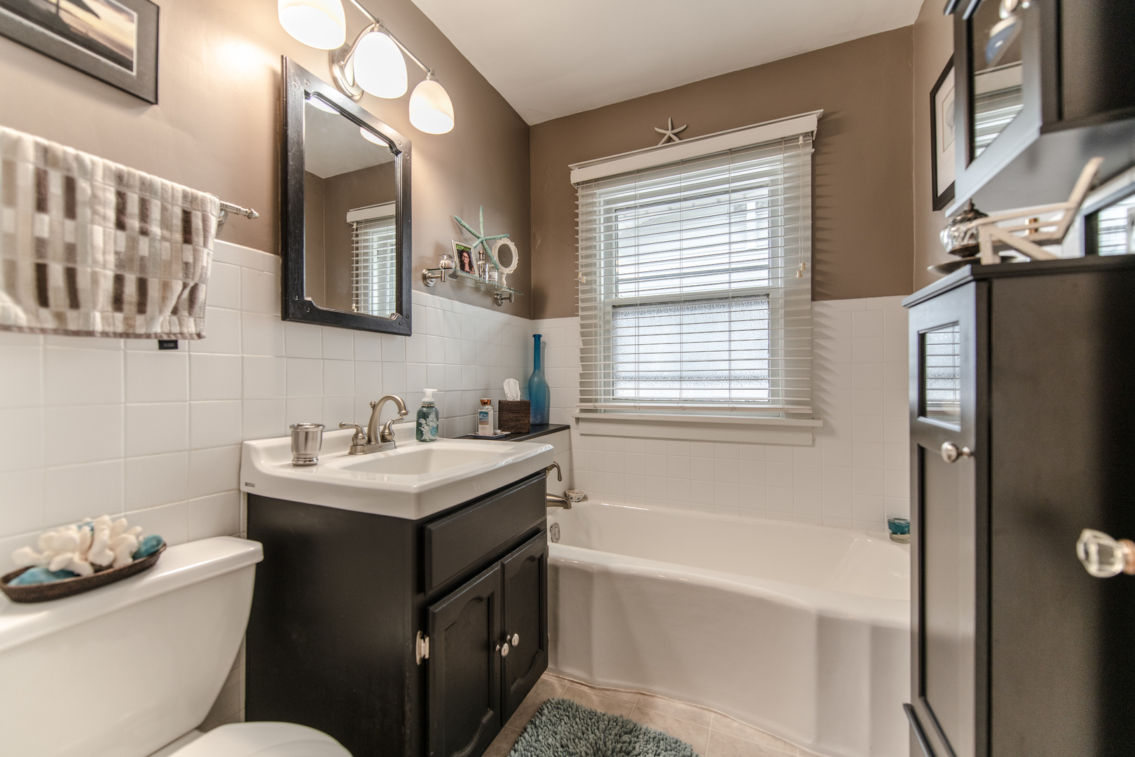 911 Richmond Street, Joliet, IL 60435