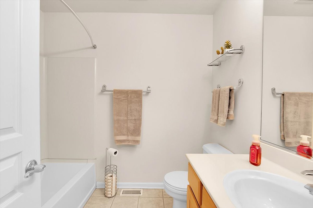 2801 Waterfront Avenue, Algonquin, IL 60102