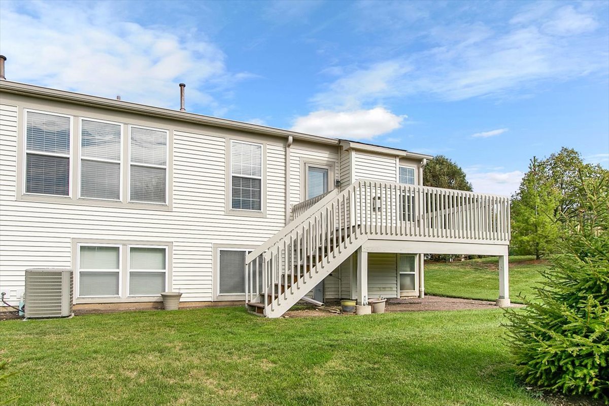 2801 Waterfront Avenue, Algonquin, IL 60102