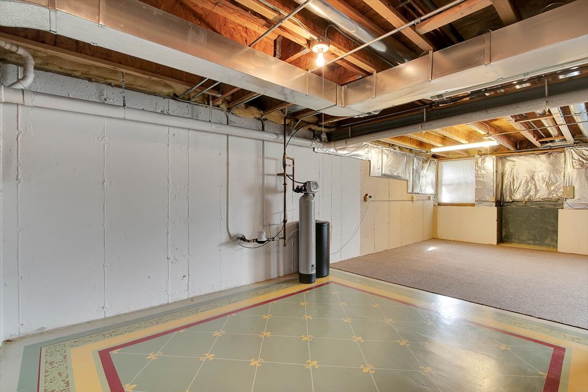 2801 Waterfront Avenue, Algonquin, IL 60102