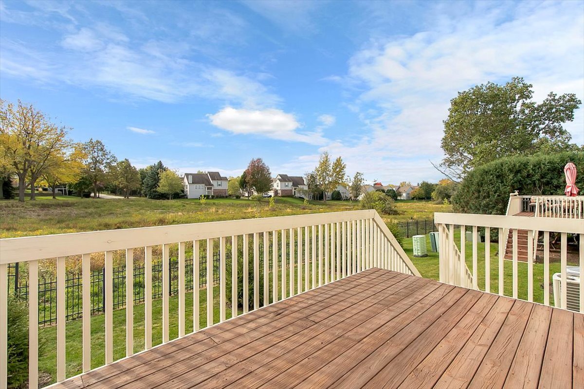 2801 Waterfront Avenue, Algonquin, IL 60102