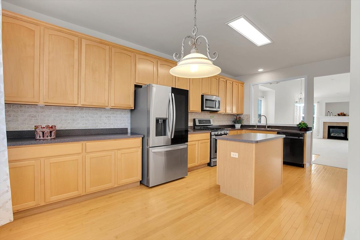 2801 Waterfront Avenue, Algonquin, IL 60102