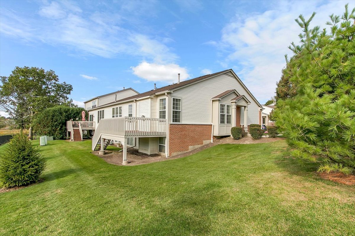 2801 Waterfront Avenue, Algonquin, IL 60102