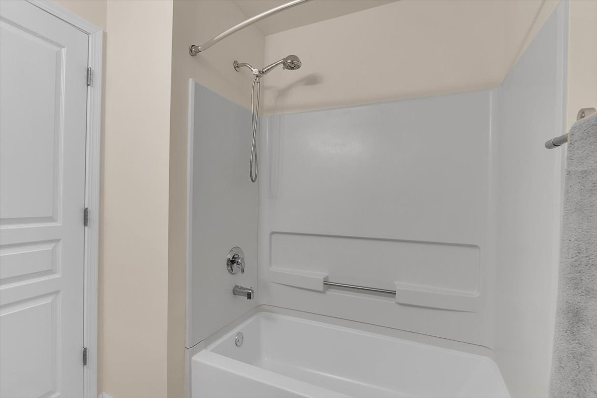 2801 Waterfront Avenue, Algonquin, IL 60102