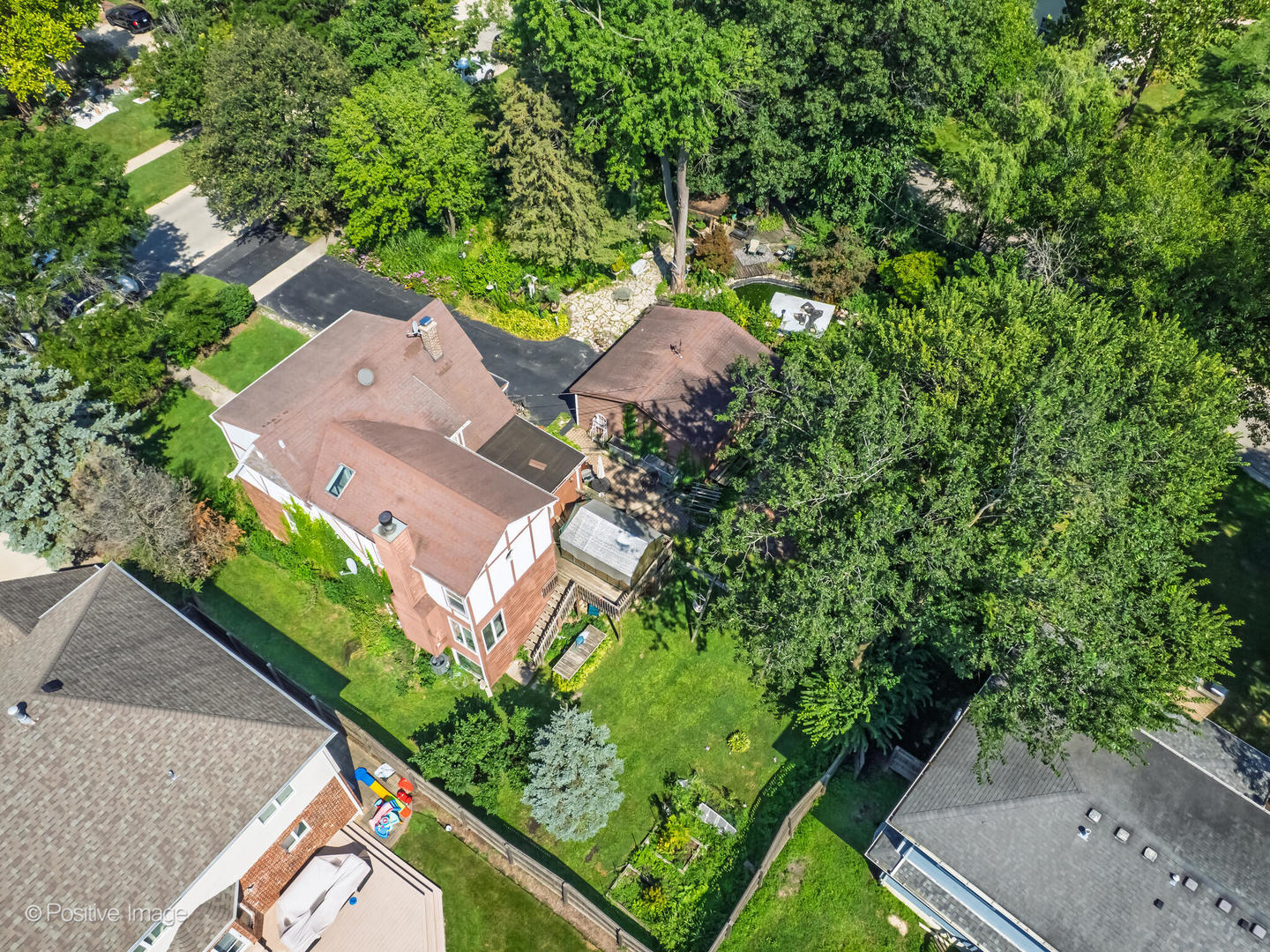 245 Middaugh Road, Clarendon Hills, IL 60514