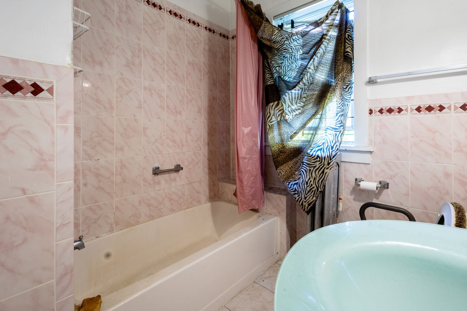 8145 S Cottage Grove Avenue, Chicago, IL 60619