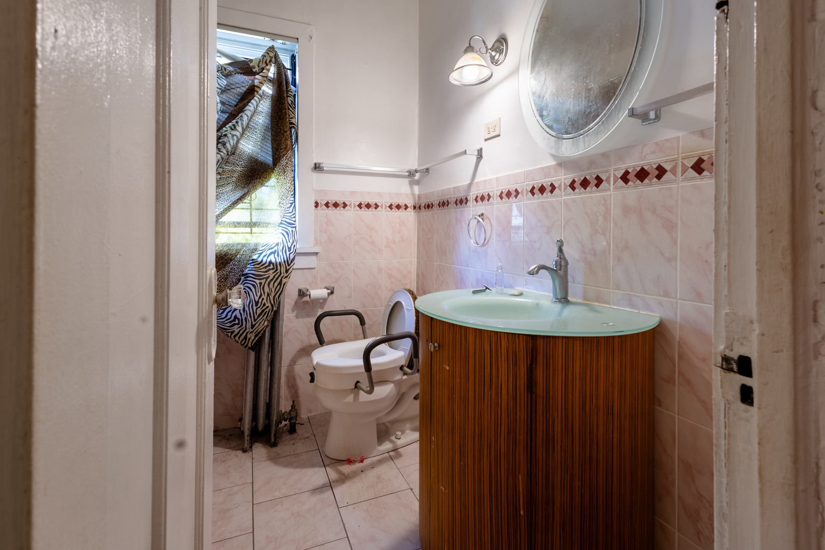 8145 S Cottage Grove Avenue, Chicago, IL 60619