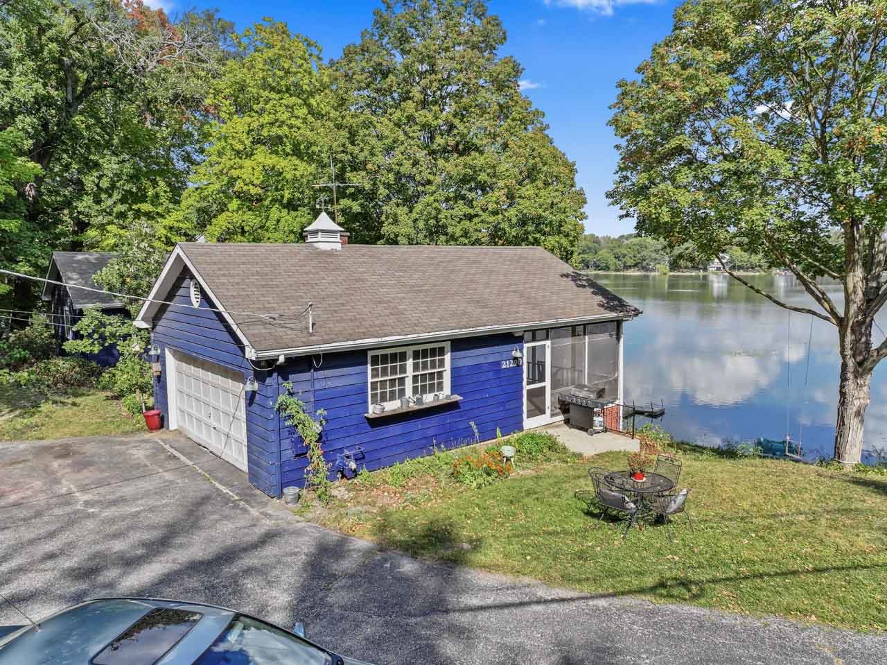 21290 W Sylvan Drive, Mundelein, IL 60060