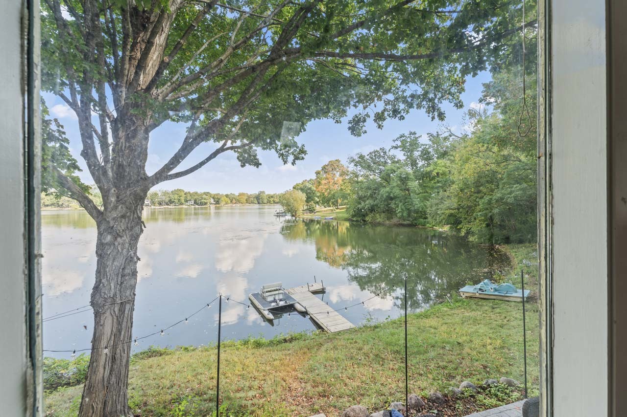 21290 W Sylvan Drive, Mundelein, IL 60060