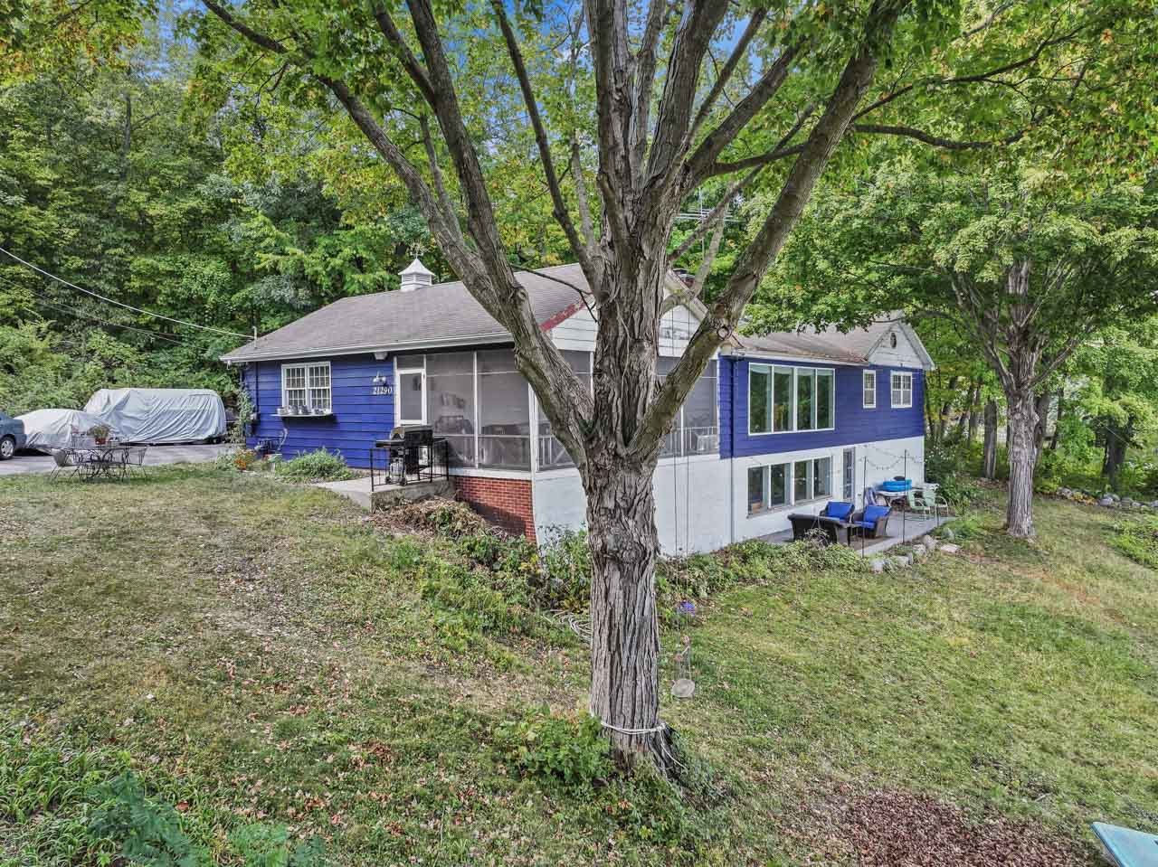 21290 W Sylvan Drive, Mundelein, IL 60060