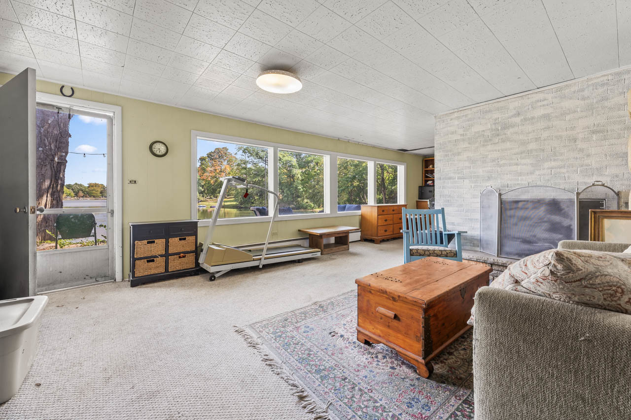 21290 W Sylvan Drive, Mundelein, IL 60060