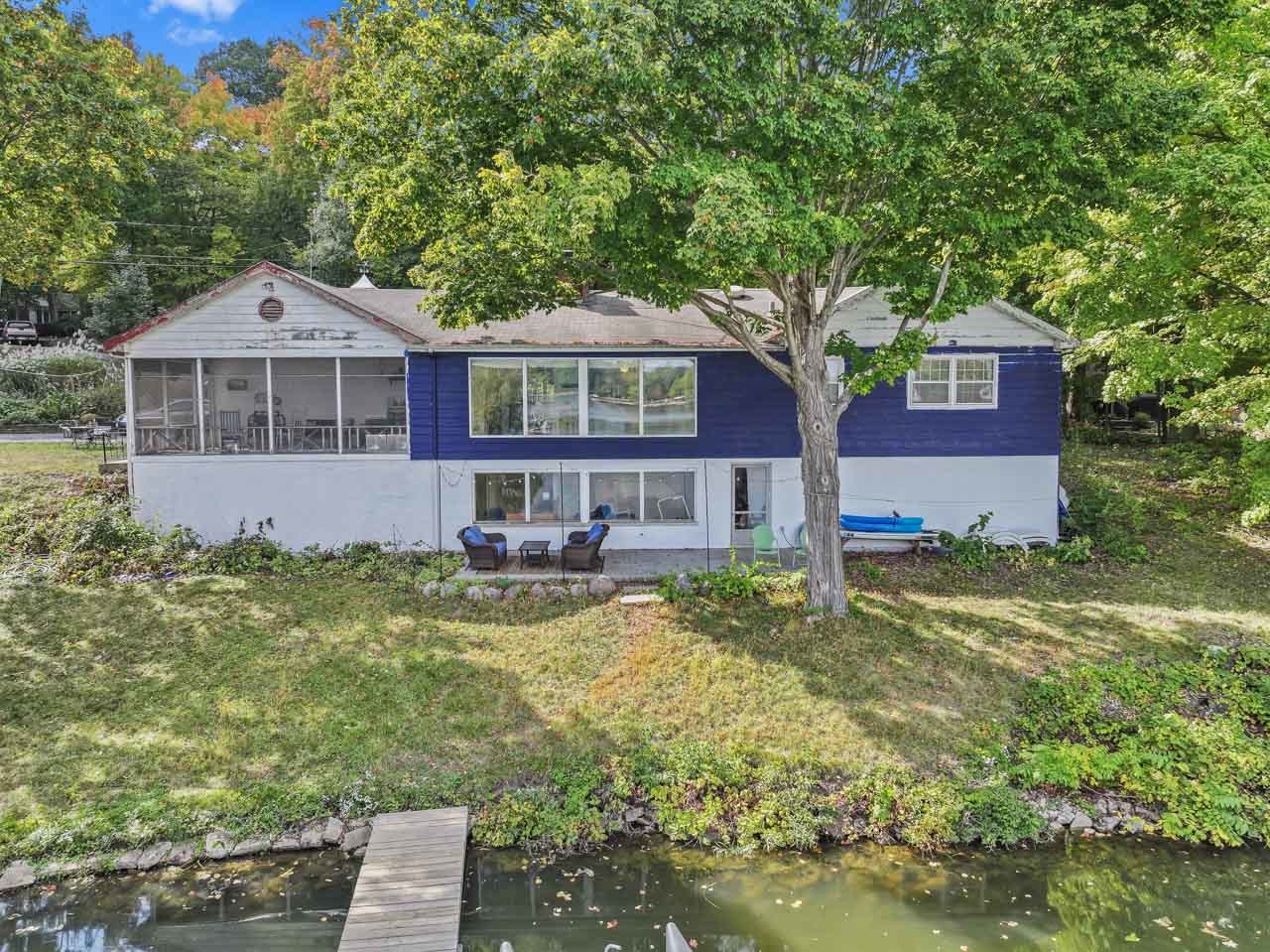 21290 W Sylvan Drive, Mundelein, IL 60060