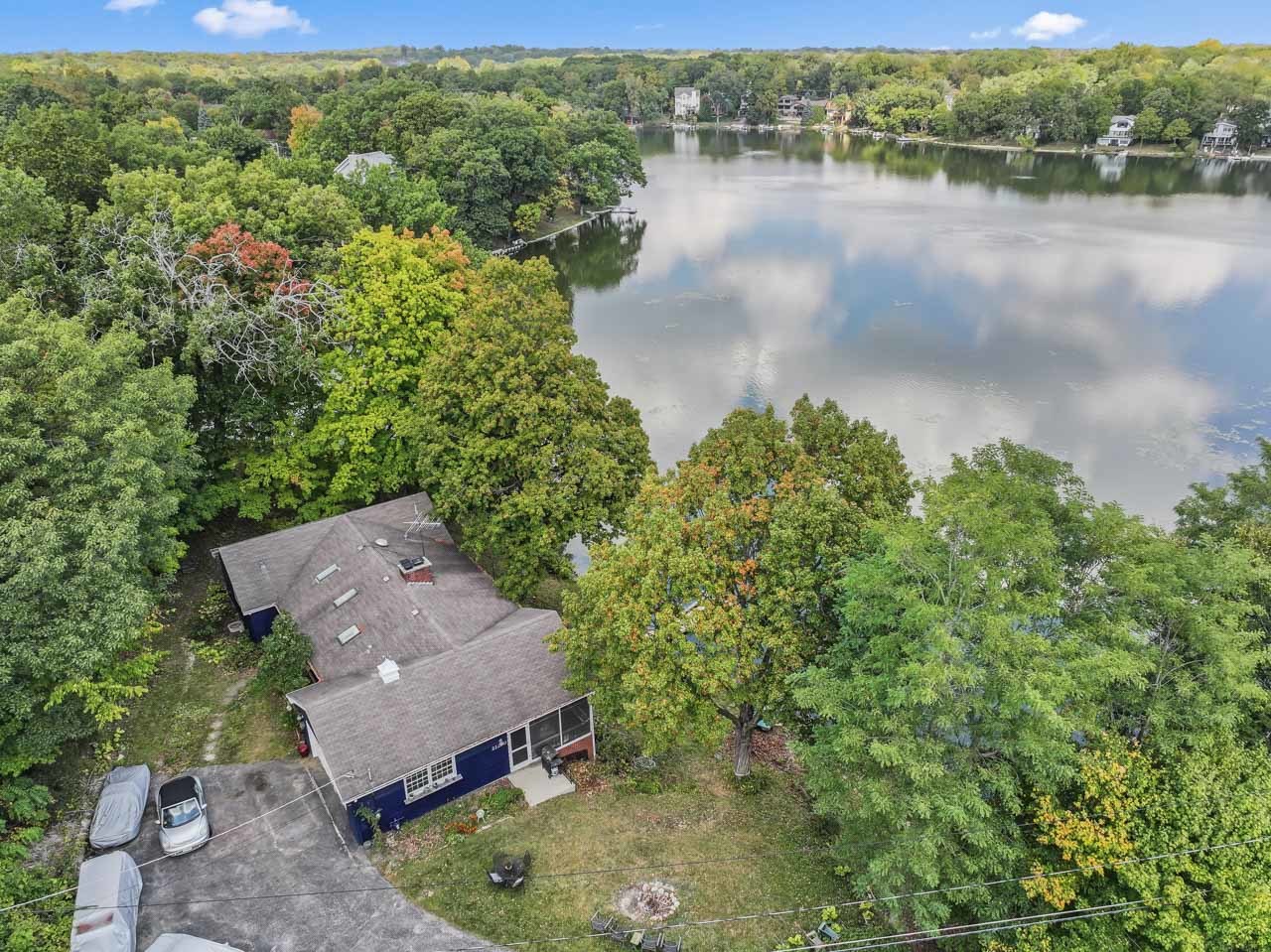 21290 W Sylvan Drive, Mundelein, IL 60060