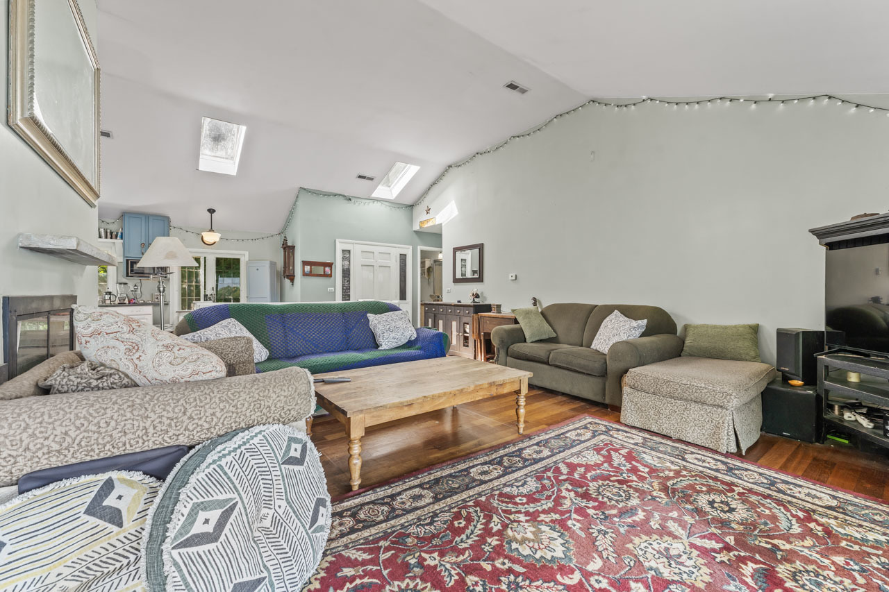 21290 W Sylvan Drive, Mundelein, IL 60060