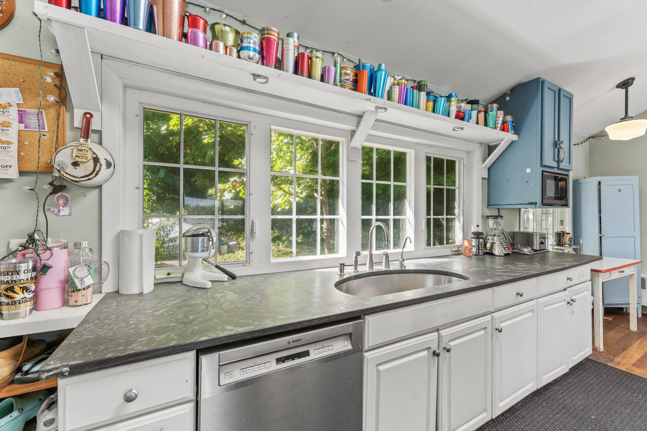 21290 W Sylvan Drive, Mundelein, IL 60060