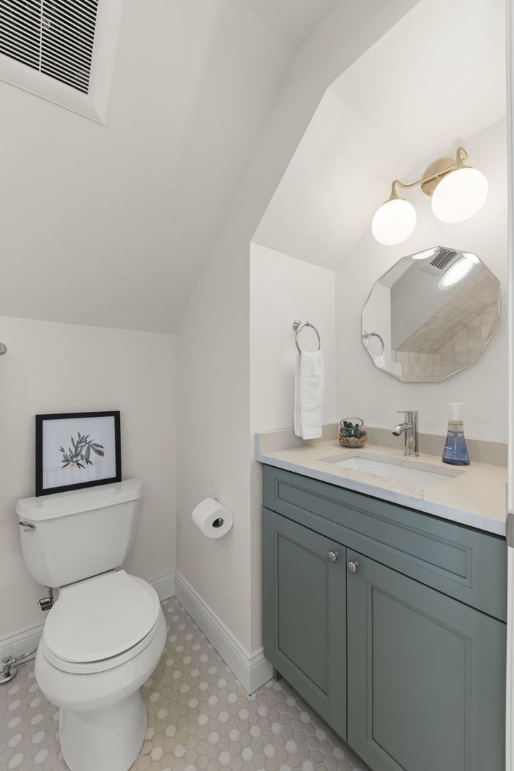 6524 W Highland Avenue, Chicago, IL 60631