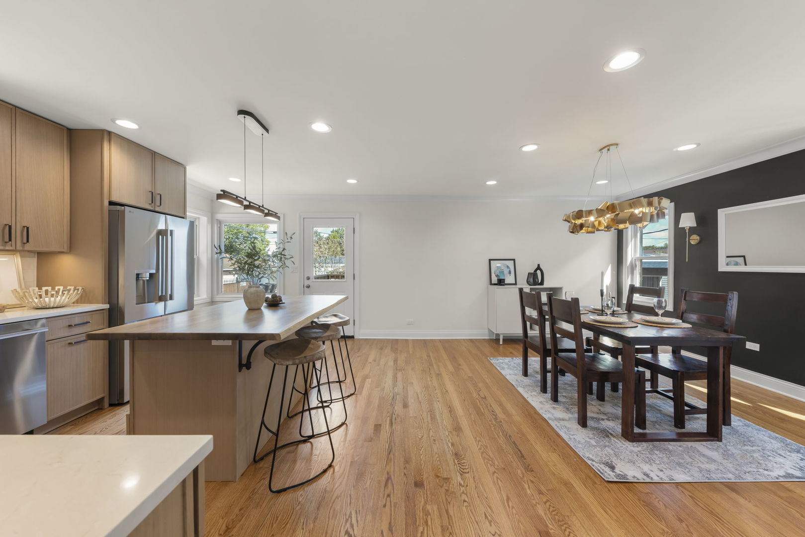 6524 W Highland Avenue, Chicago, IL 60631