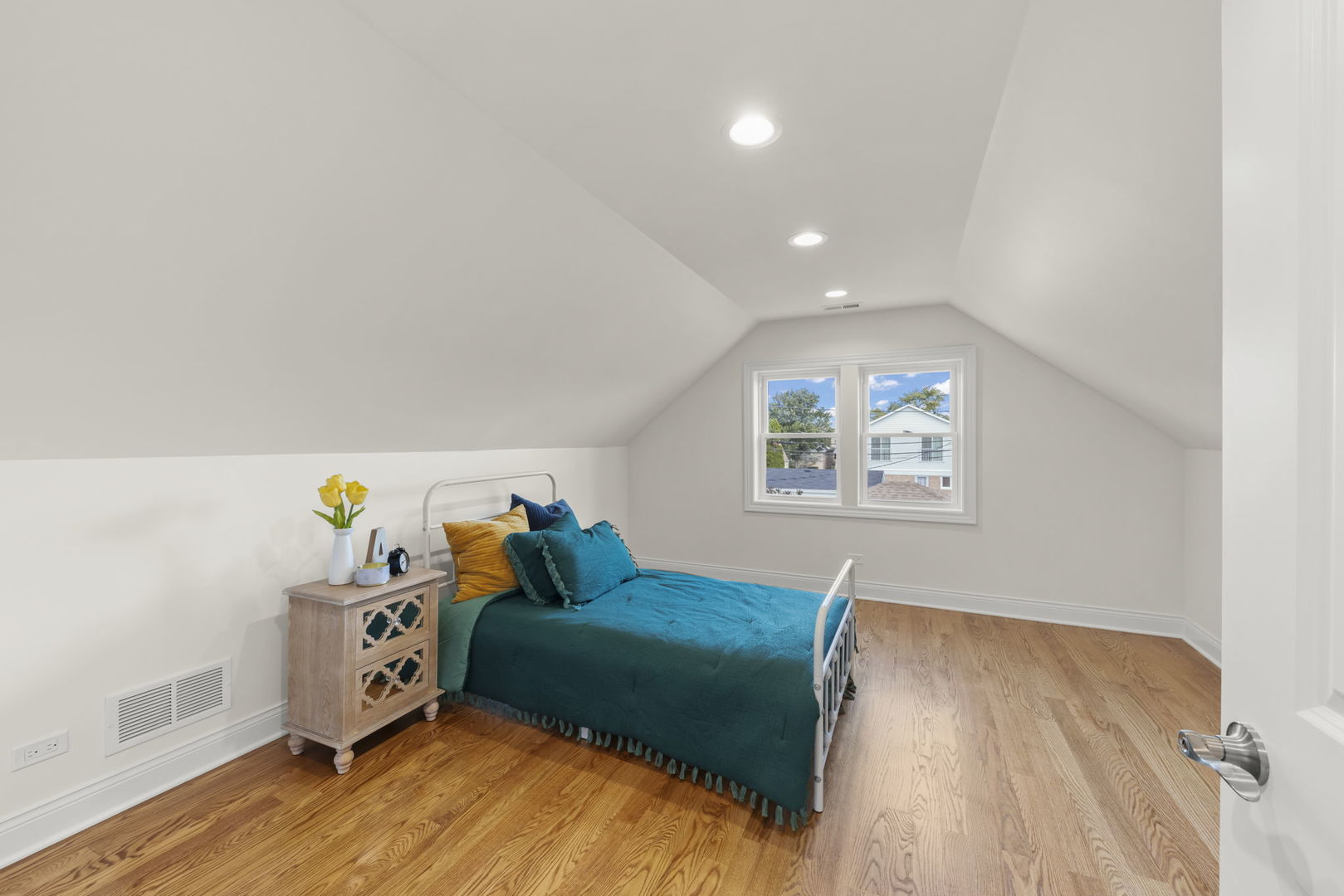 6524 W Highland Avenue, Chicago, IL 60631