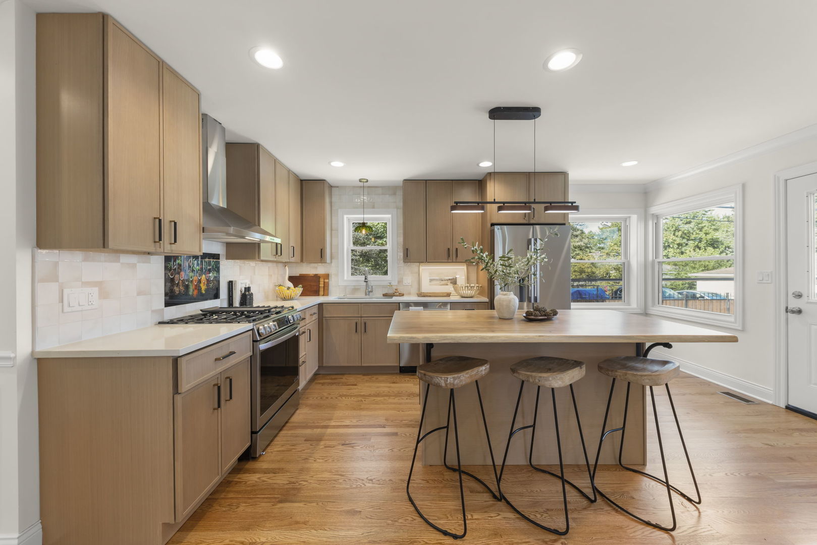 6524 W Highland Avenue, Chicago, IL 60631