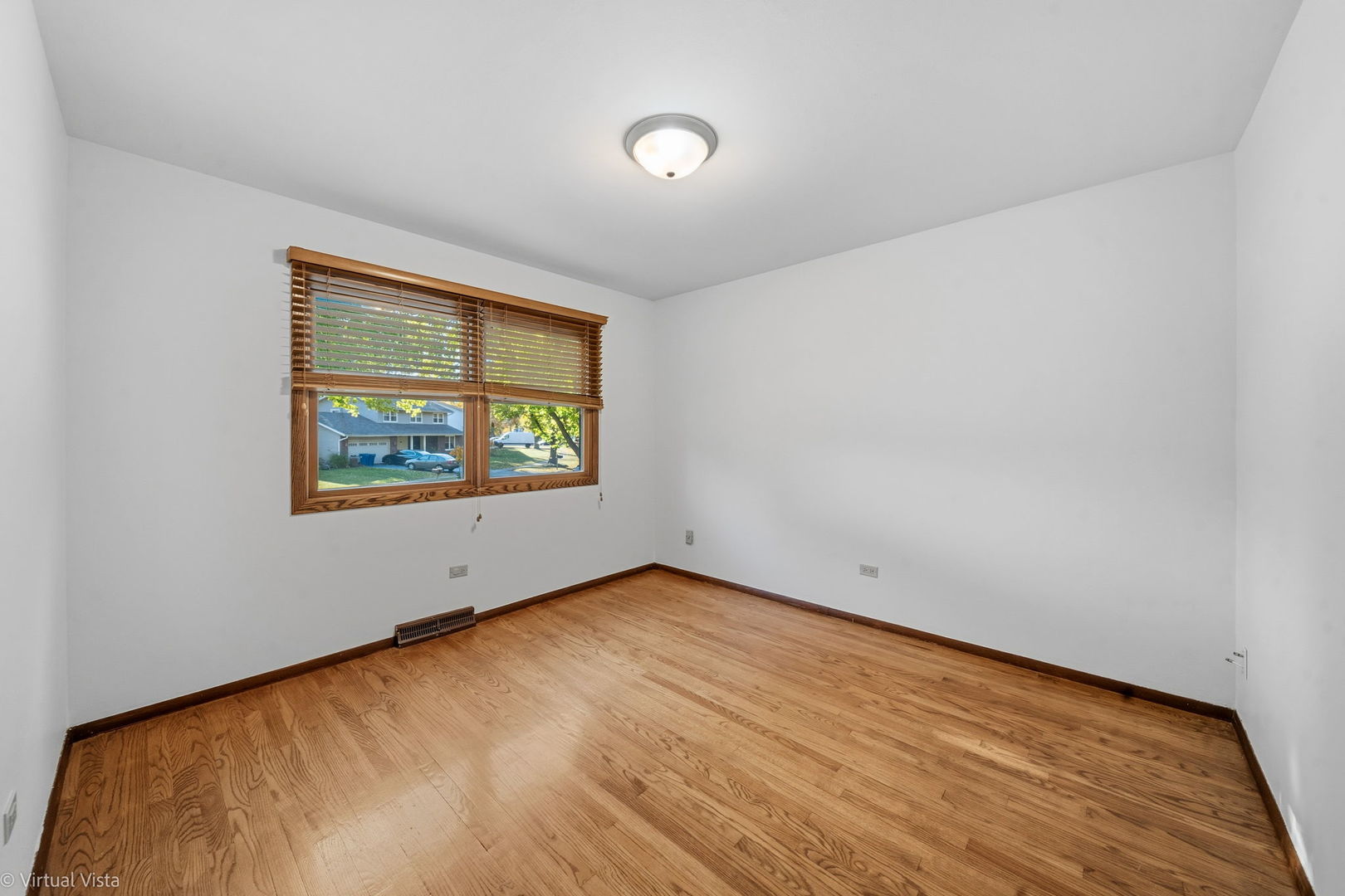 2124 Midhurst Road, Downers Grove, IL 60516