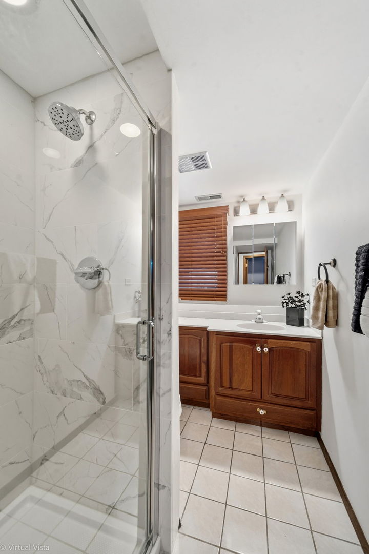 2124 Midhurst Road, Downers Grove, IL 60516