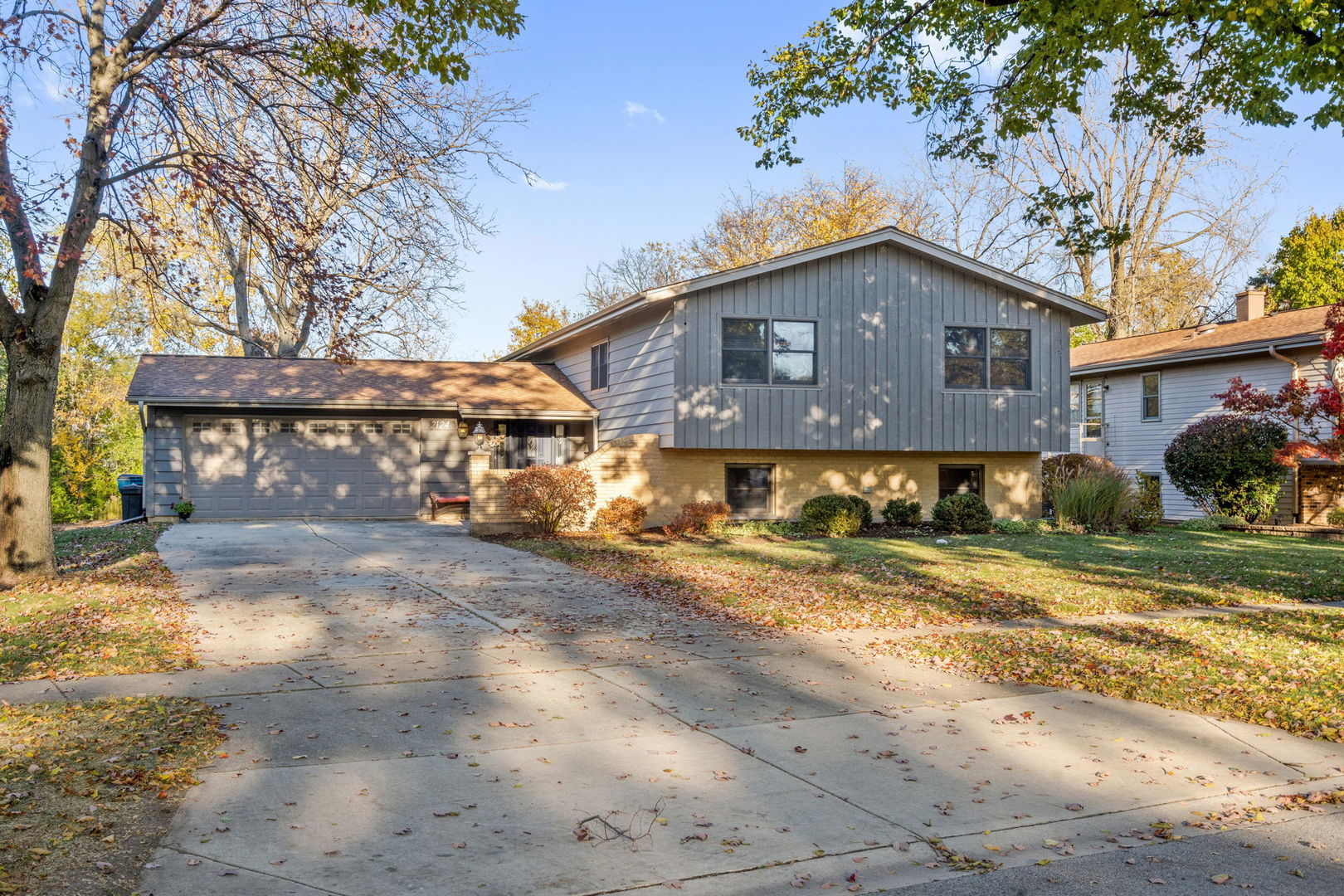 2124 Midhurst Road, Downers Grove, IL 60516