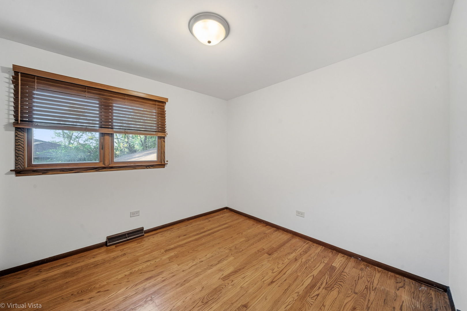 2124 Midhurst Road, Downers Grove, IL 60516