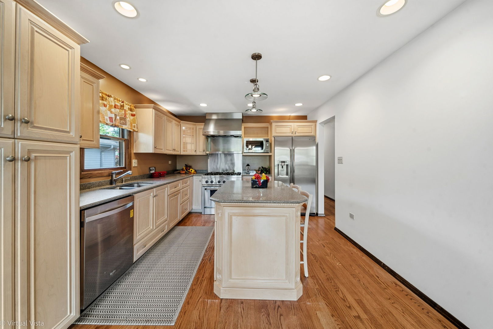 2124 Midhurst Road, Downers Grove, IL 60516