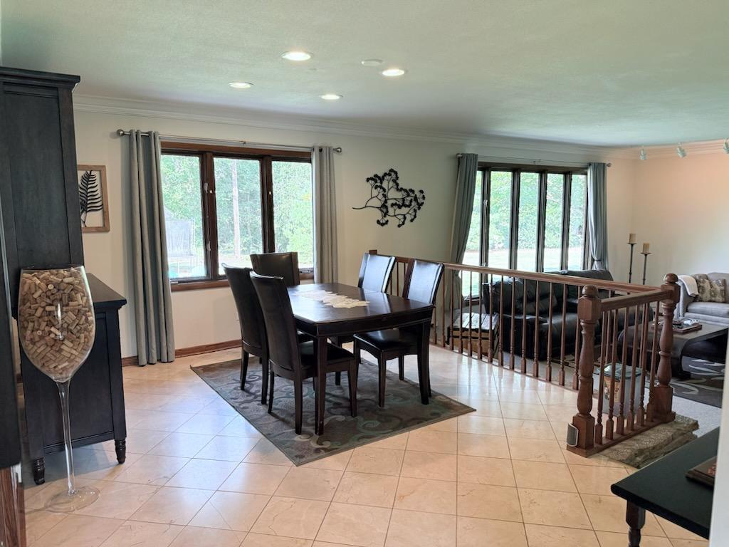 5 Lagoon Drive, Hawthorn Woods, IL 60047