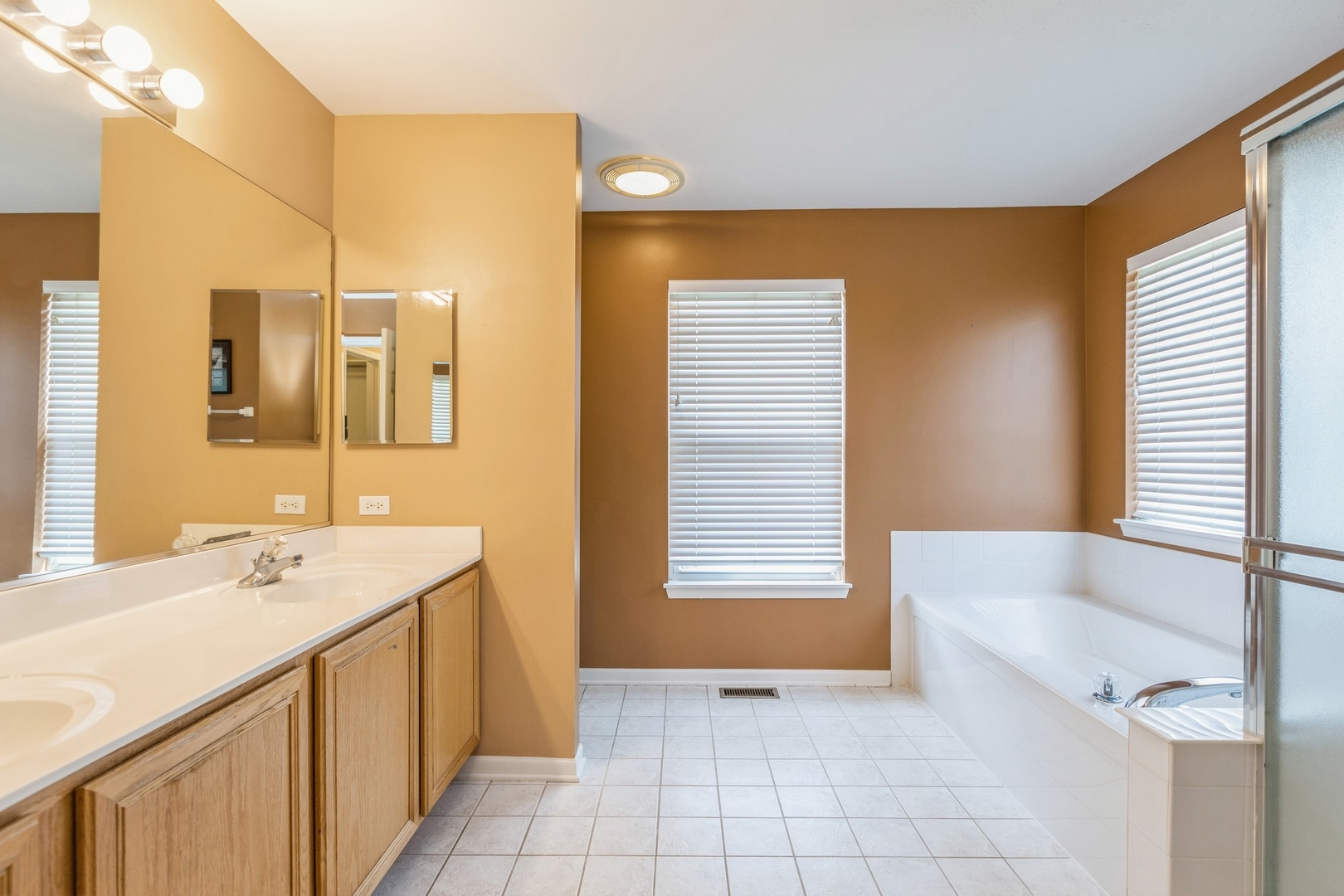 7 Lake Plumleigh Court, Algonquin, IL 60102