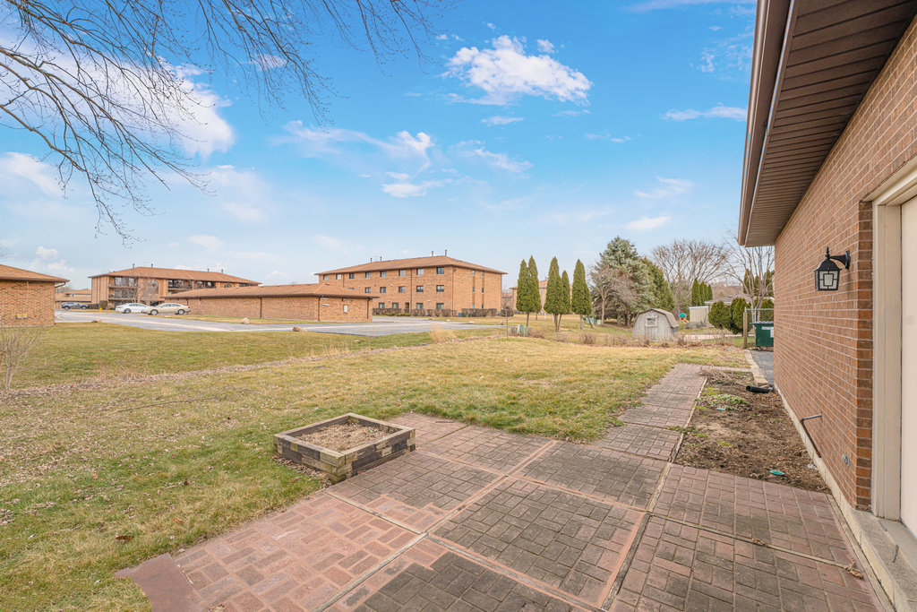 11111 Helena Drive #3, Palos Hills, IL 60465