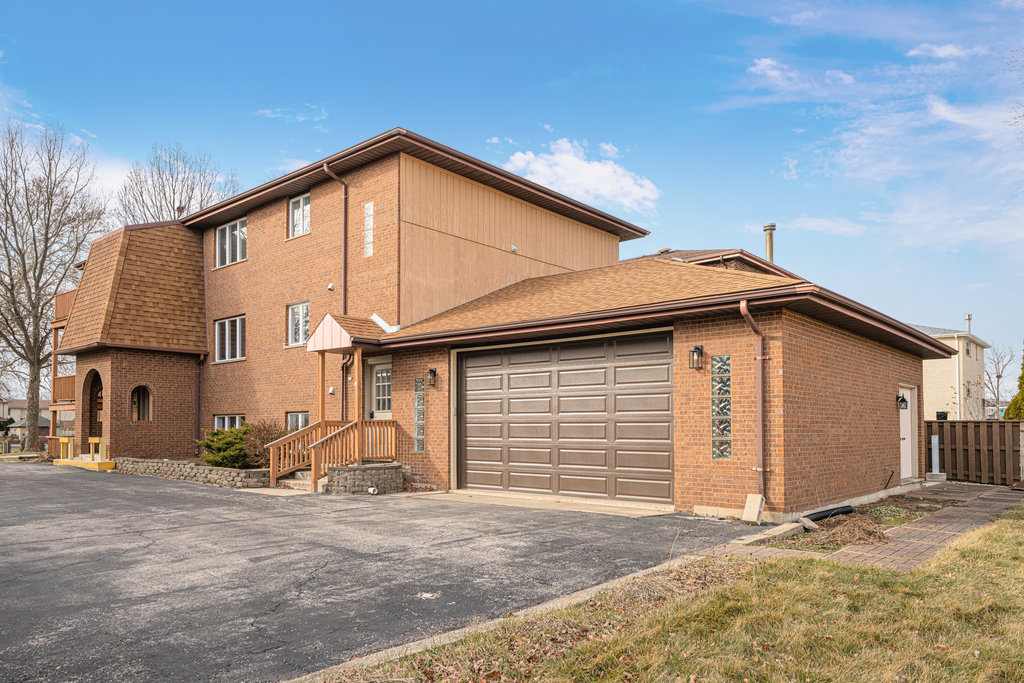 11111 Helena Drive #3, Palos Hills, IL 60465