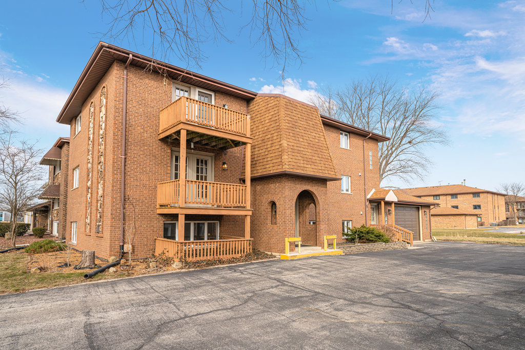 11111 Helena Drive #3, Palos Hills, IL 60465