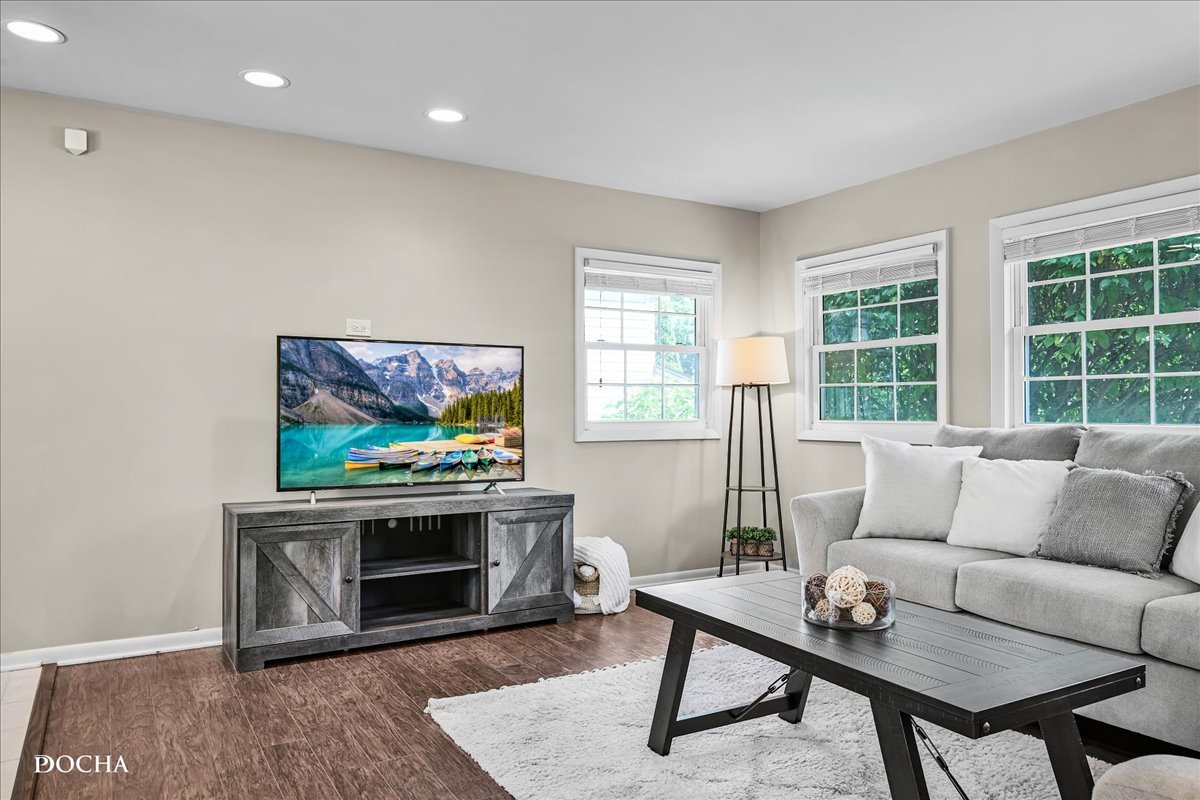 425 W Gartner Road, Naperville, IL 60540